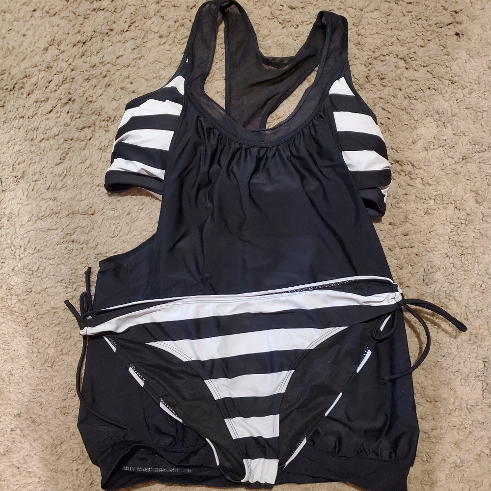Razorback tankini swimsuit set